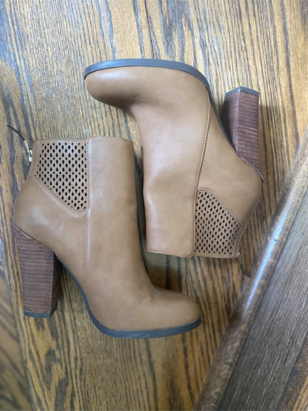 Chic Tan ankle boots with block heels - size US 6.5