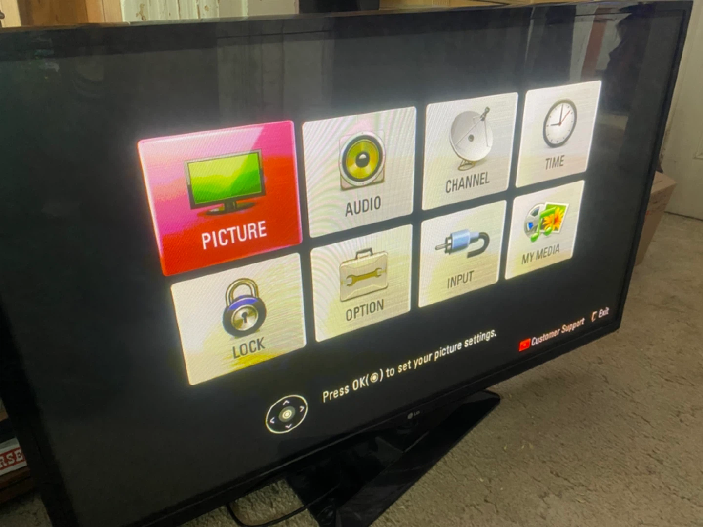 LG 50" Plasma TV 50PA4500 - photo 3