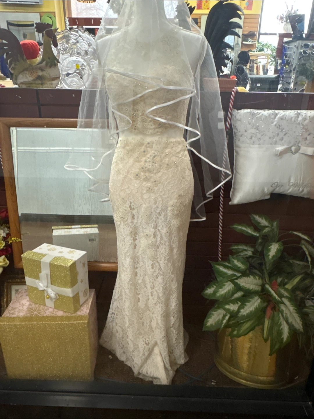 Ivory Lace Wedding Dress with Veil - photo 2