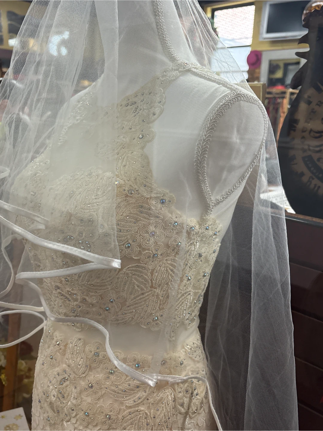 Ivory Lace Wedding Dress with Veil - photo 4