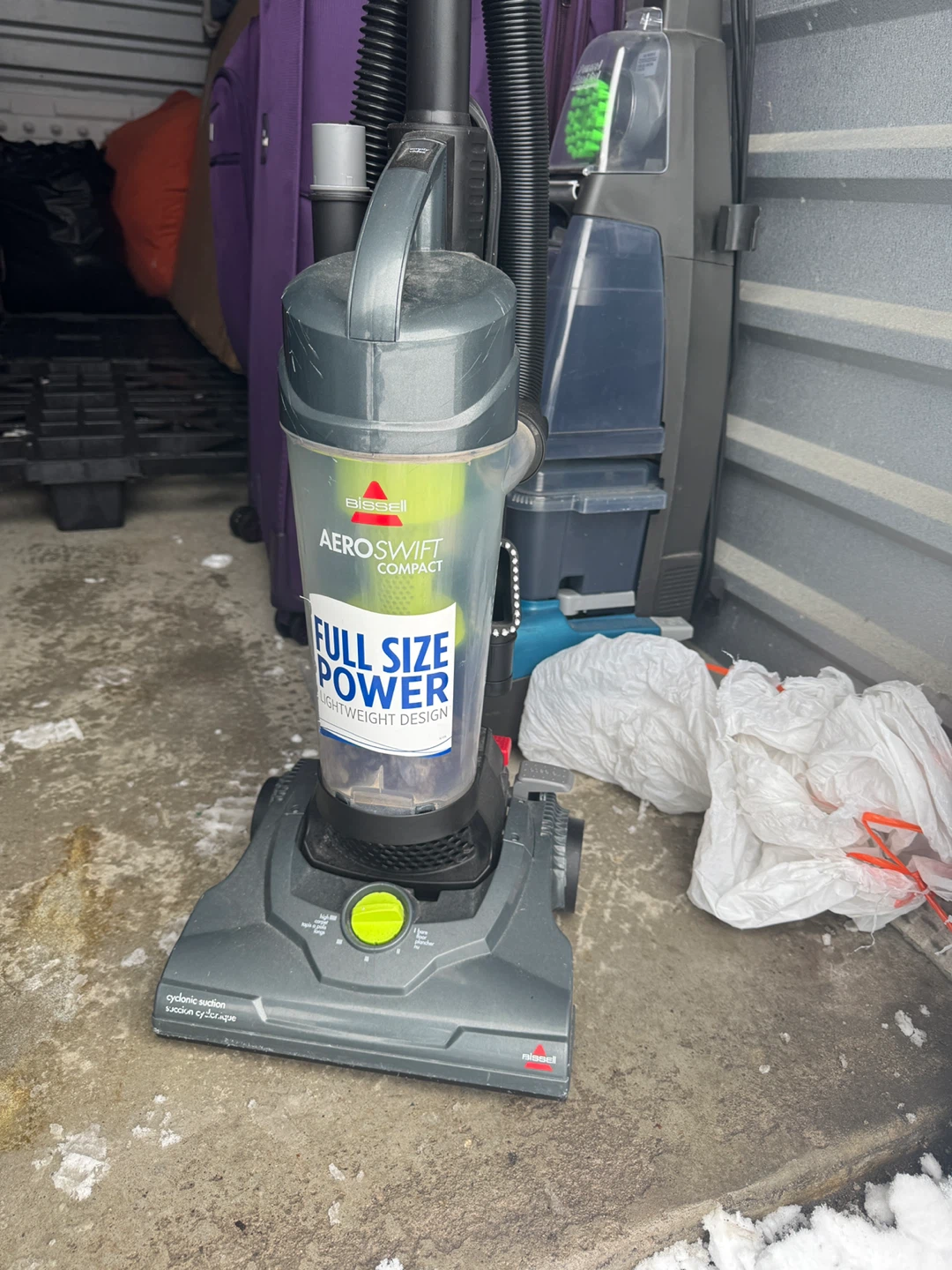 Bissell AeroSwift Compact Bagless Vacuum Cleaner - photo 2
