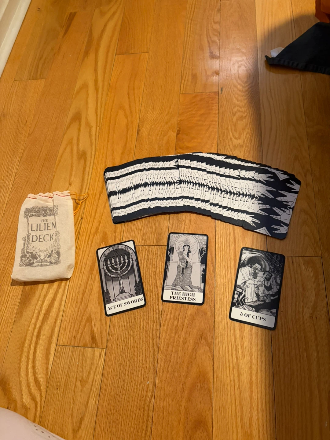 The Lilien Deck Tarot Cards - photo 2