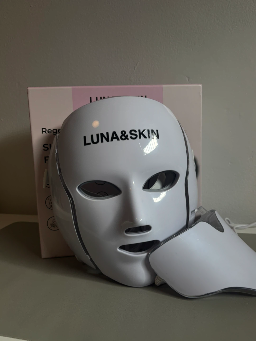 LUNA&SKIN RegenMask LED Face & Neck Mask