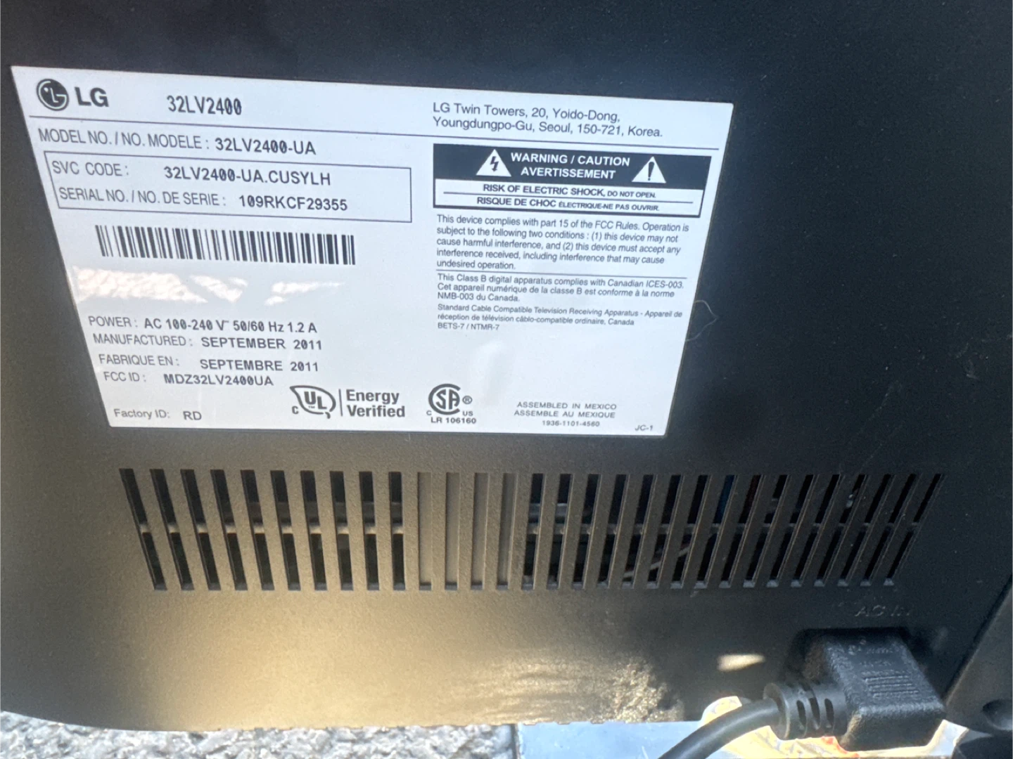 LG 32LV2400-UA 32" LCD HDTV - photo 2