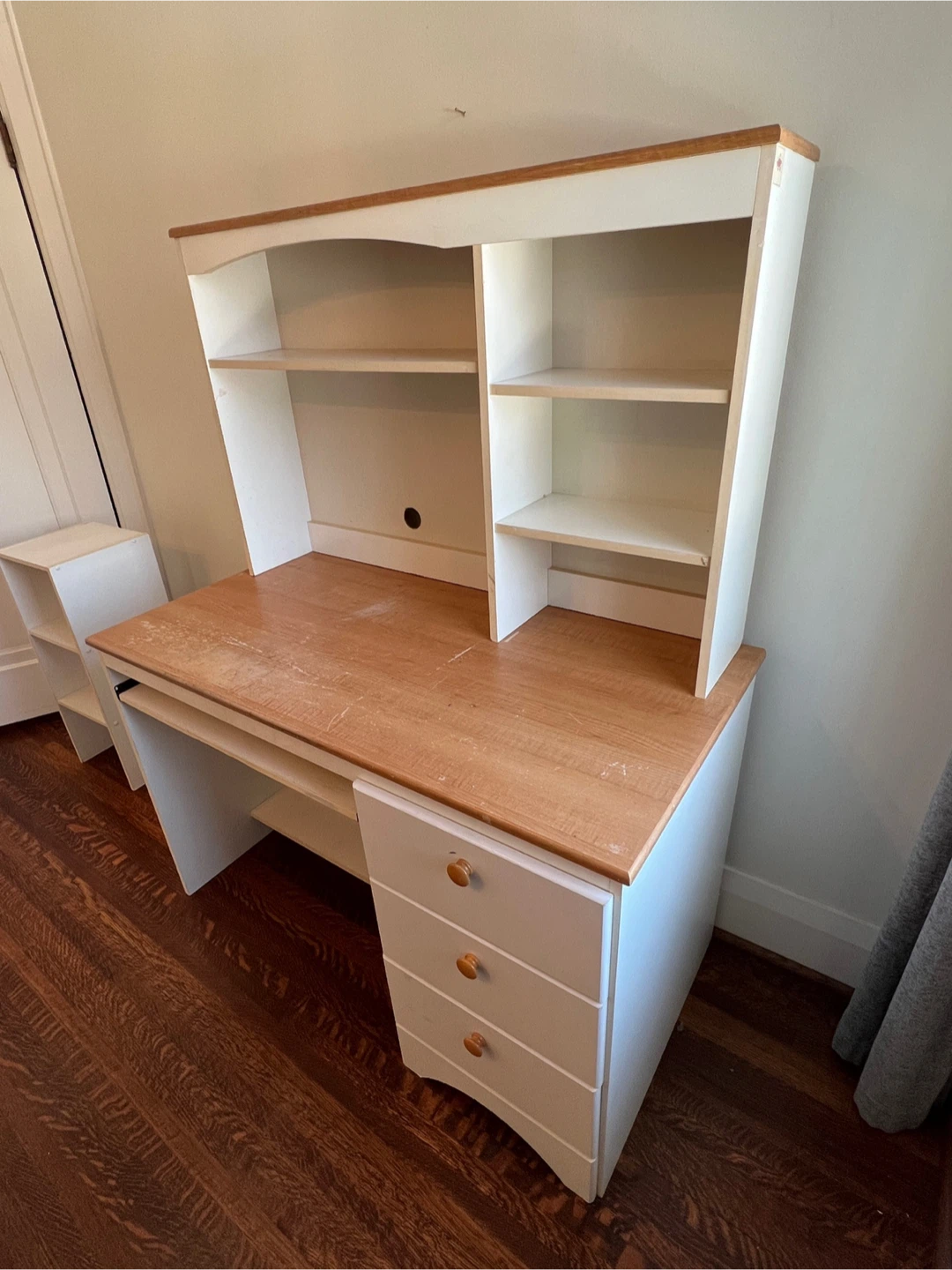 White and wood hutch desk with drawers - photo 2