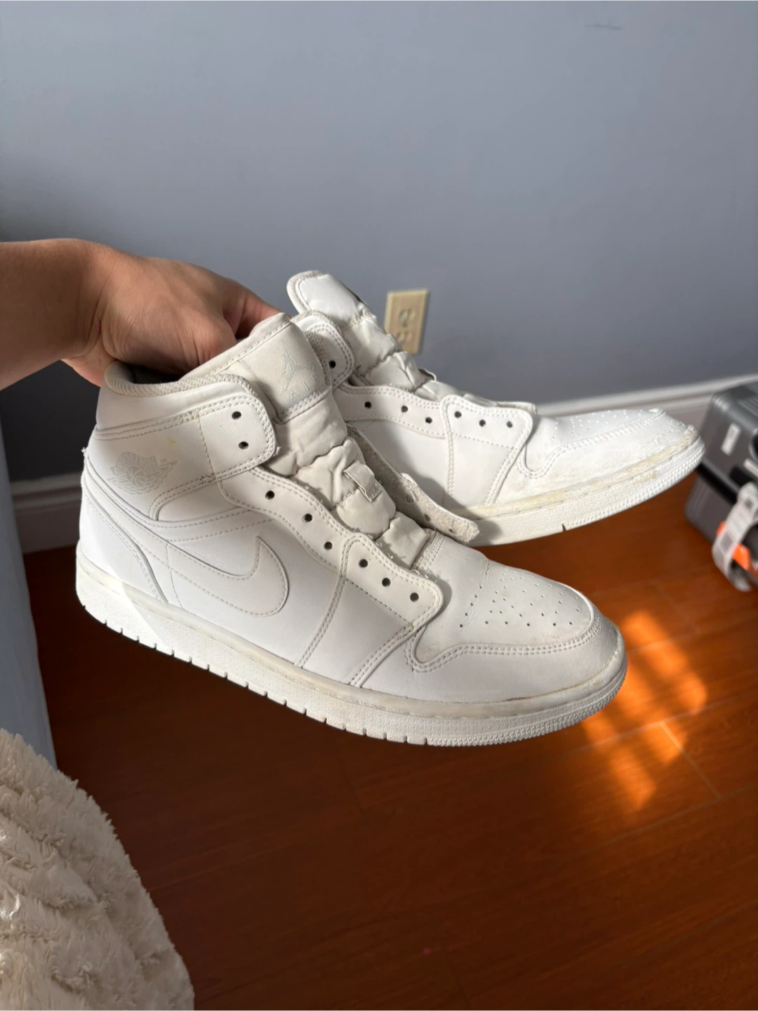 Air Jordan 1 Mid Men's Shoes White Size 8.5