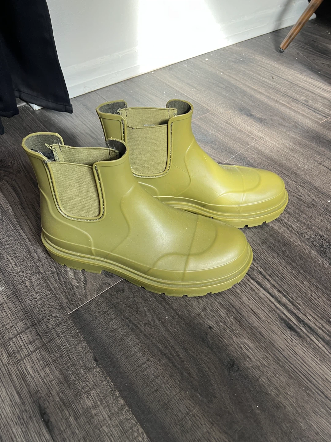 Green Chelsea Rain Boots