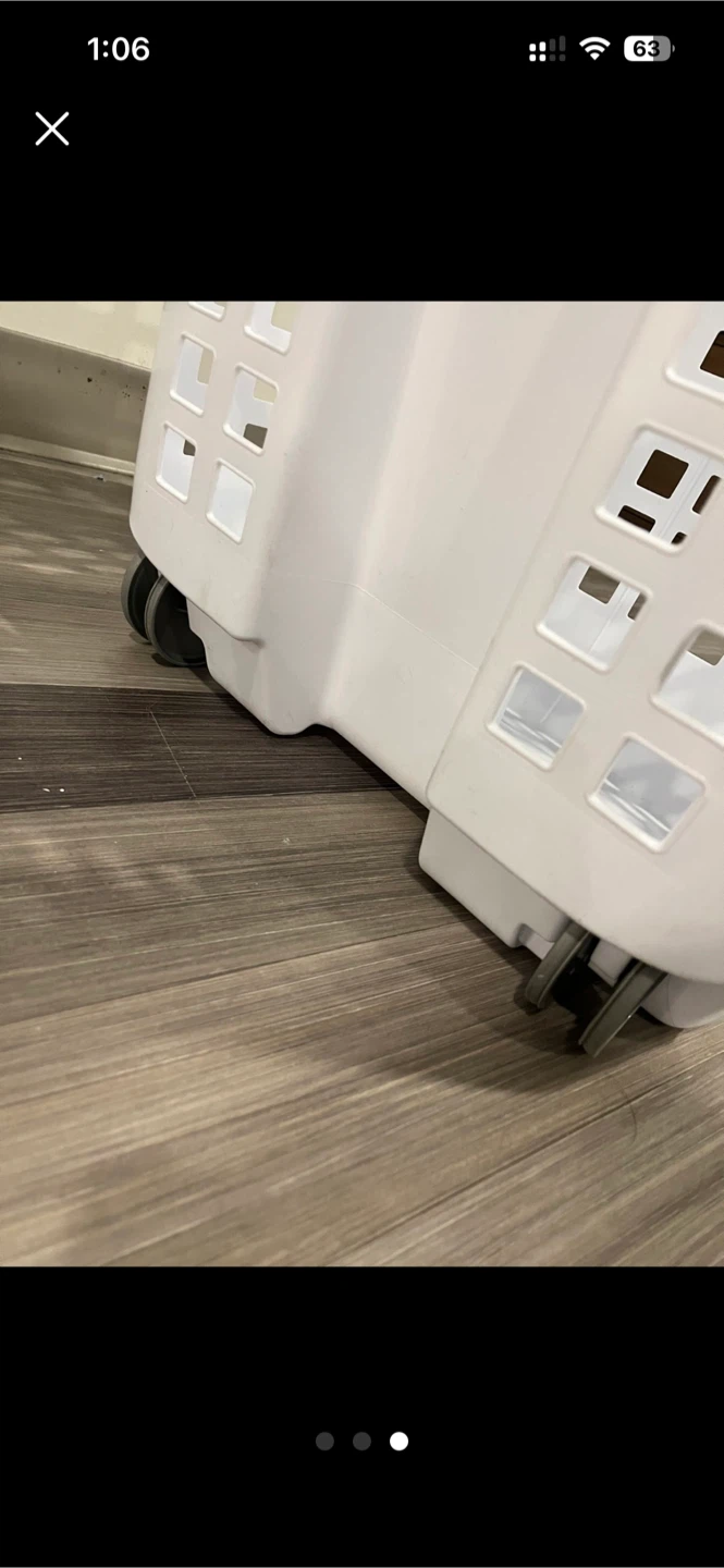 Laundry basket with wheels - photo 3