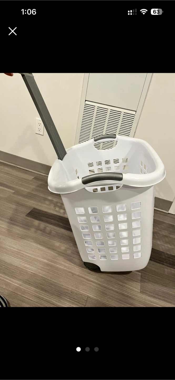 Laundry basket with wheels