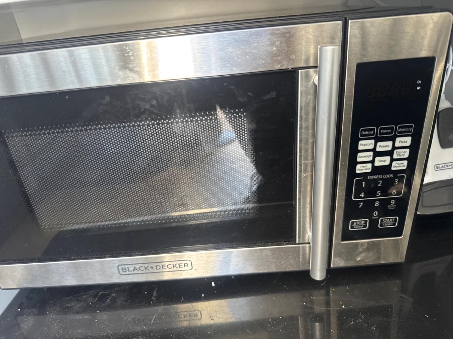Black+Decker Microwave Oven - photo 2