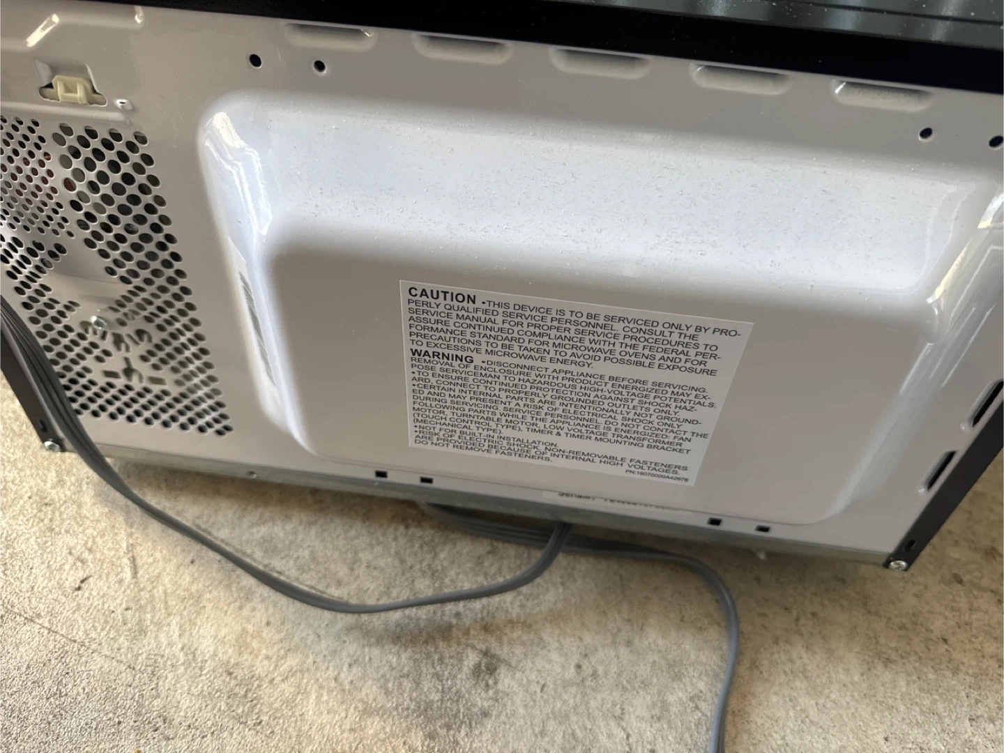 Black+Decker Microwave Oven - photo 3