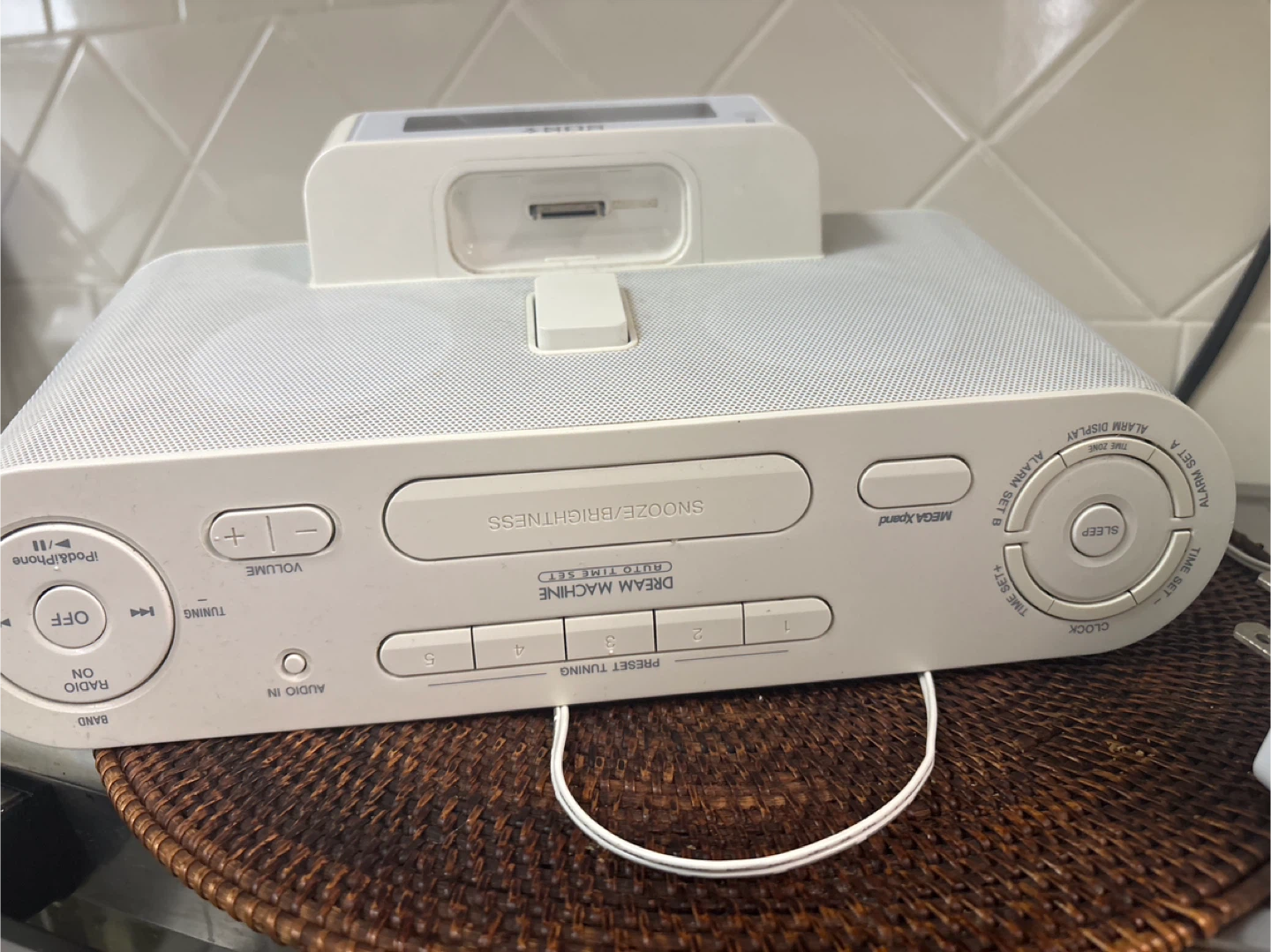 Sony Dream Machine FM/AM Clock Radio ICF-CS10IP - photo 2