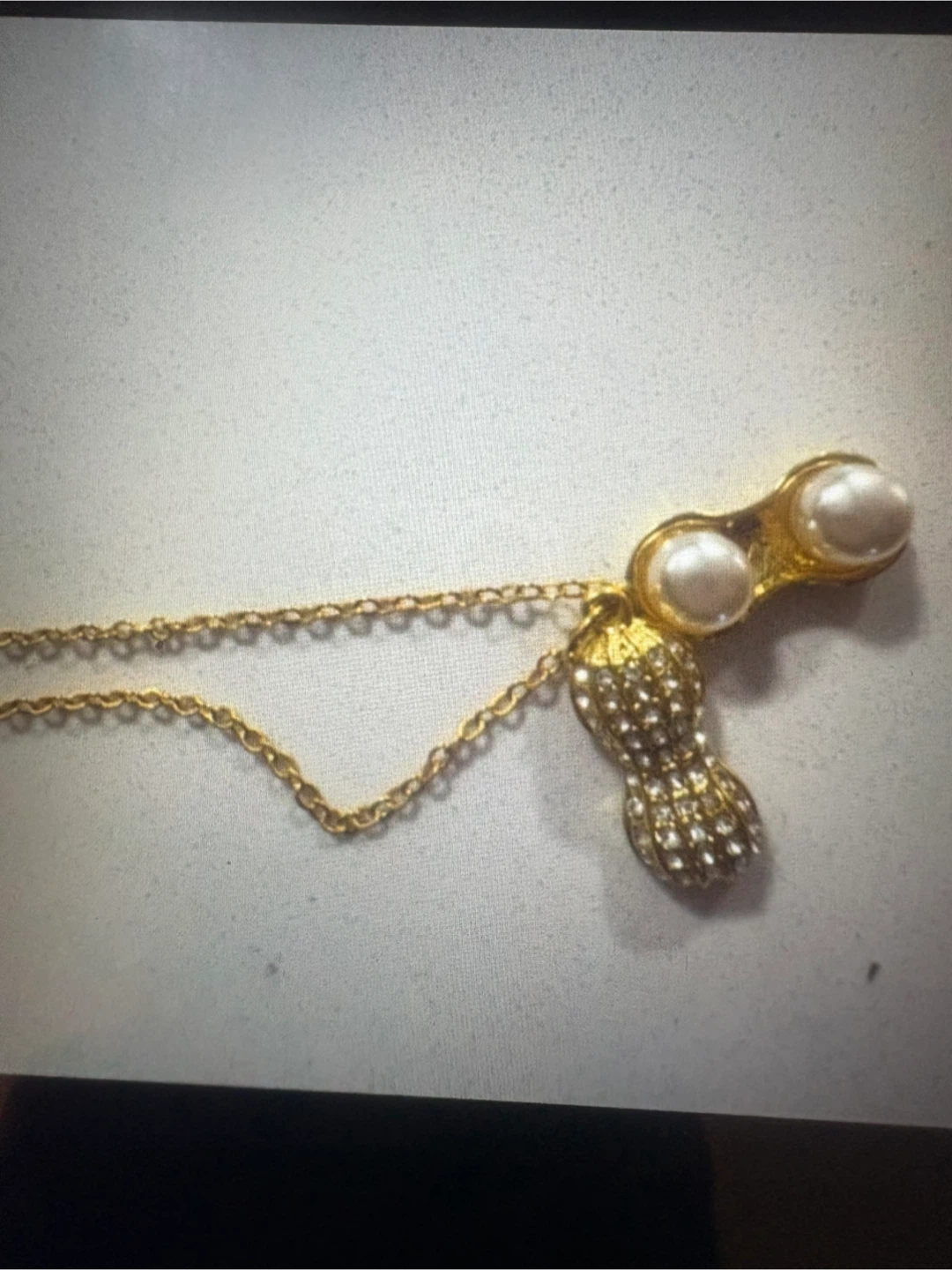 Collier plaqué or avec pendentif cacahuète et perles - photo 2