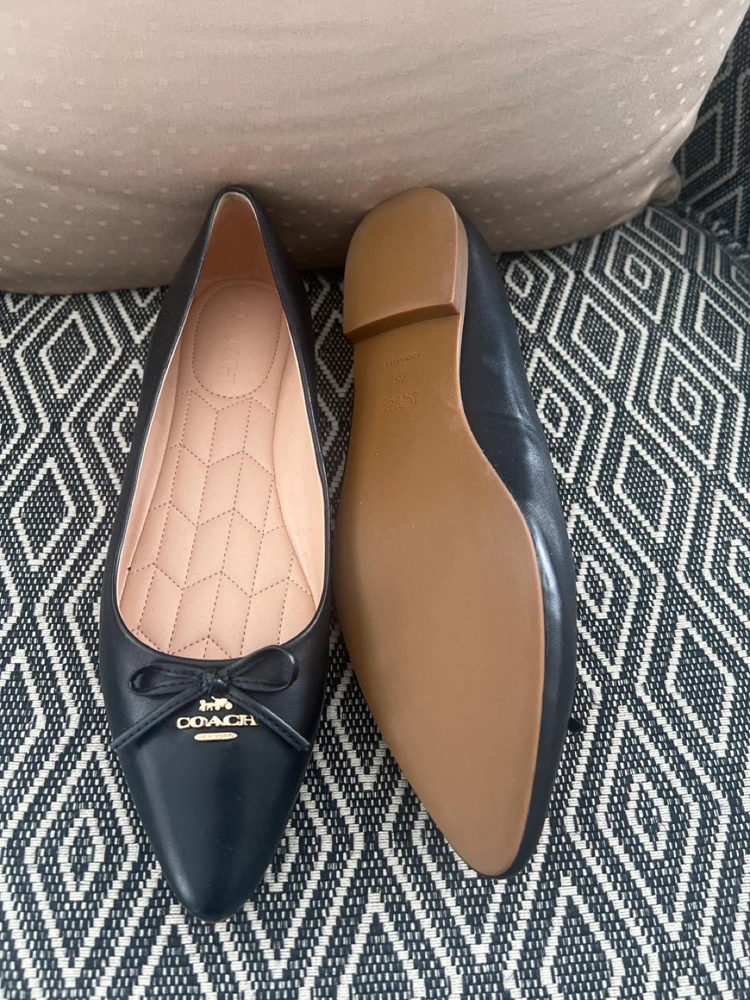 Coach Black Leather Pointed Toe Bow Flats Size 7.5 - photo 2