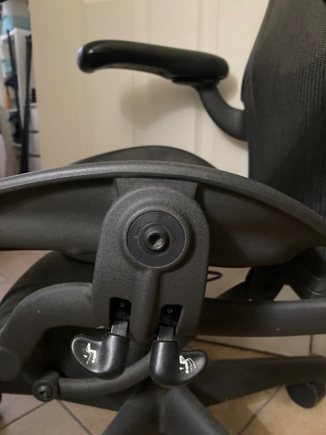 Herman Miller Aeron Chair - photo 2