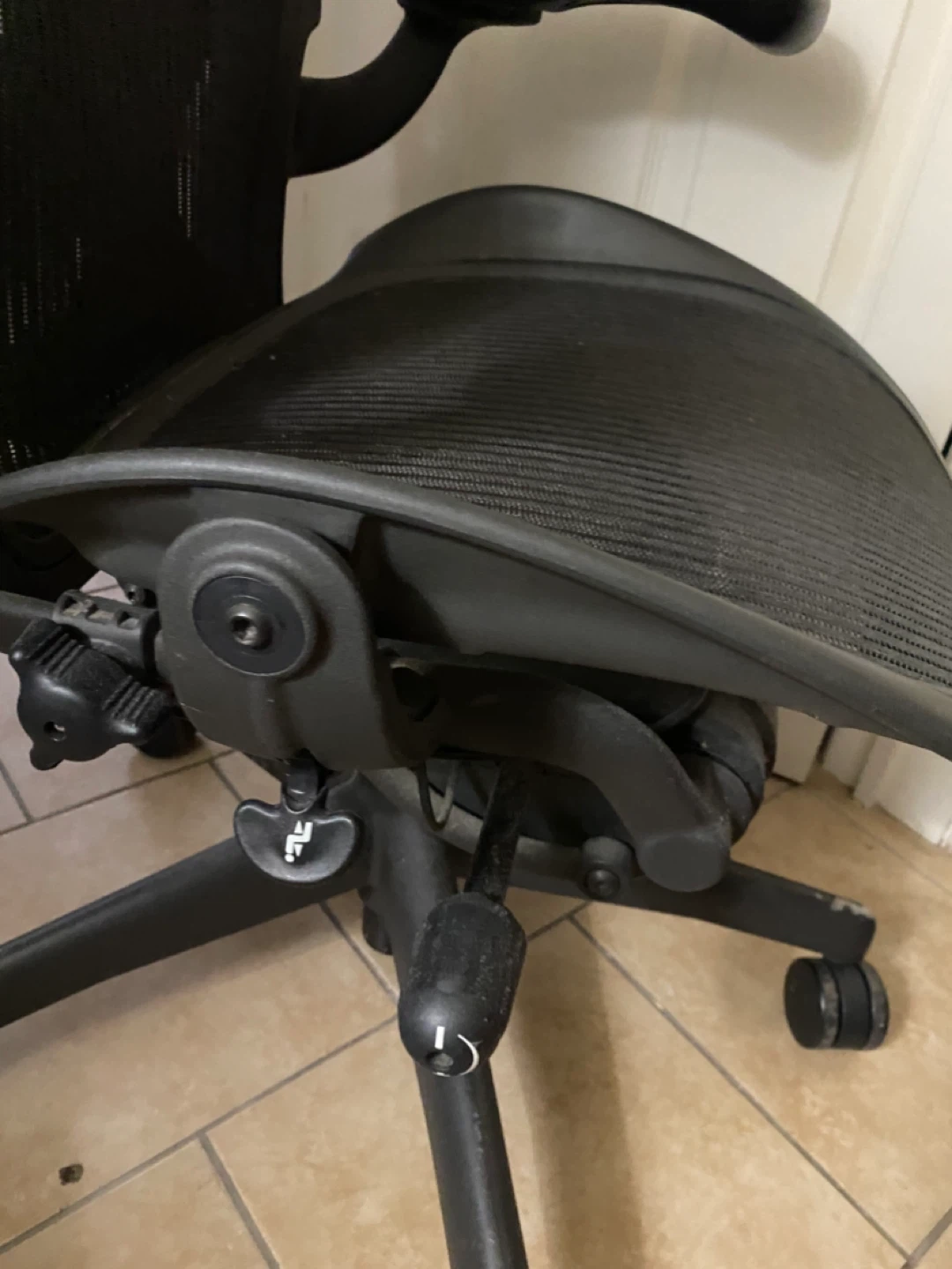 Herman Miller Aeron Chair - photo 3
