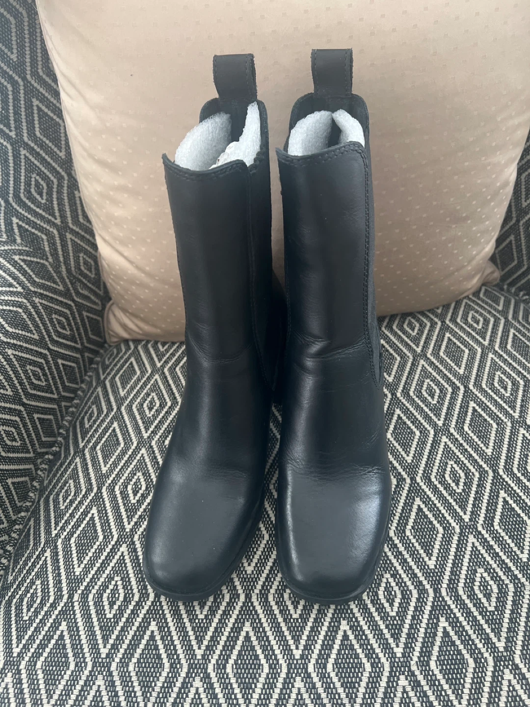 Steve Madden Black Leather Chelsea Boots - Size 7