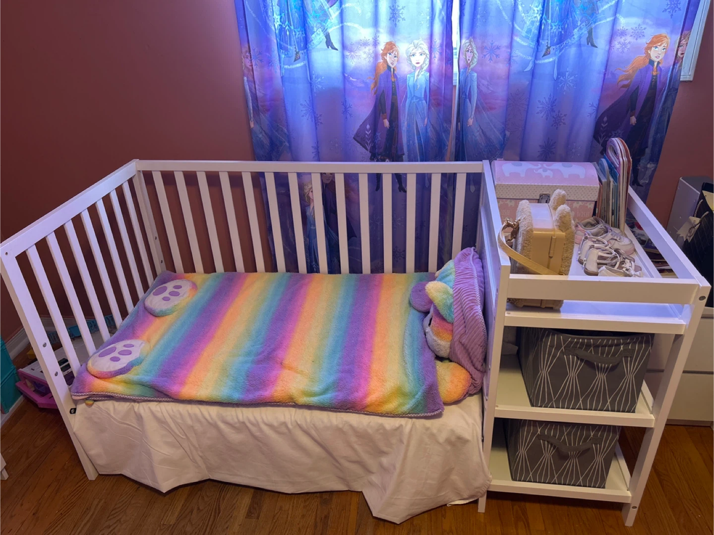 White Crib with Changing Table Attachment - photo 4