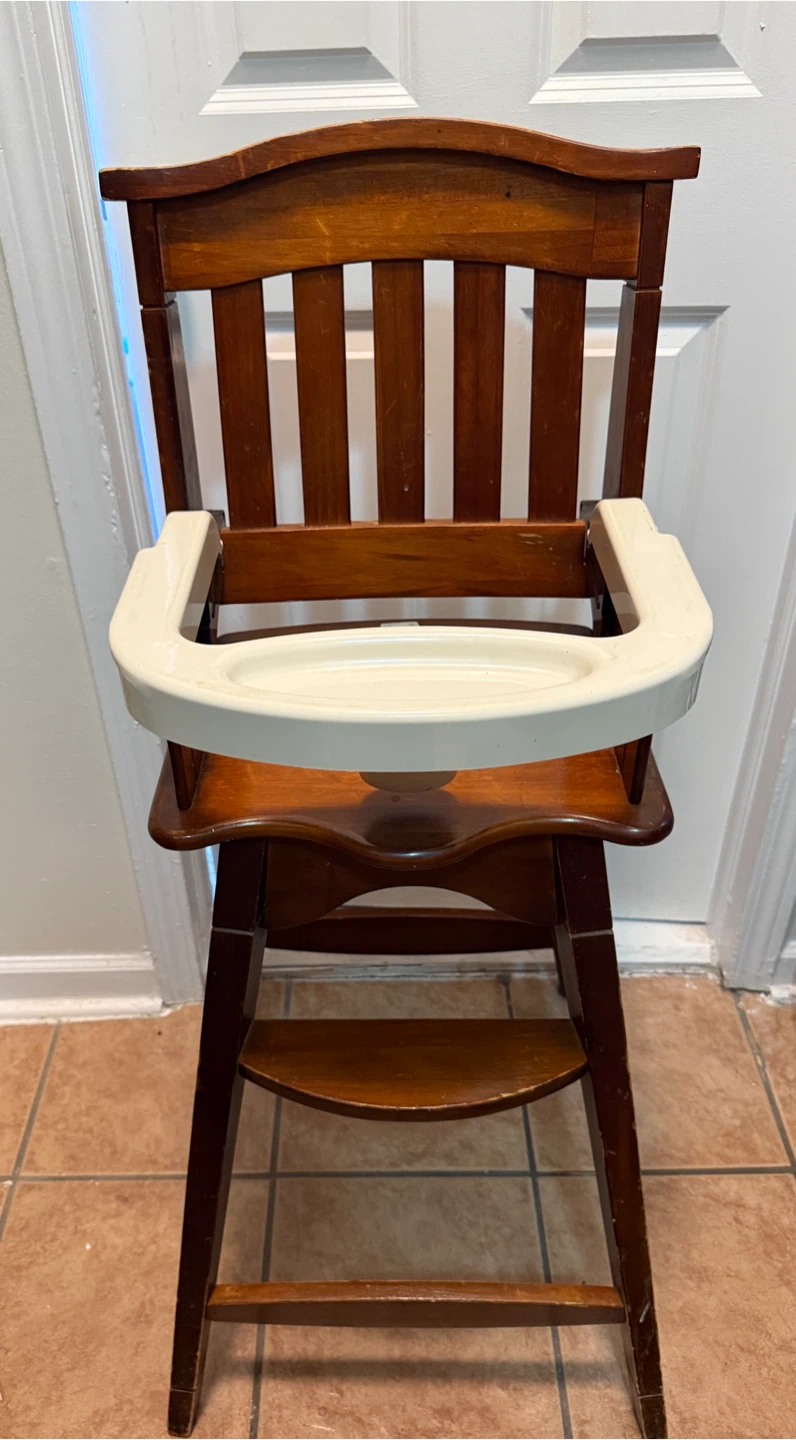 Carter's Classic Wooden High Chair with Removable Tray - photo 3