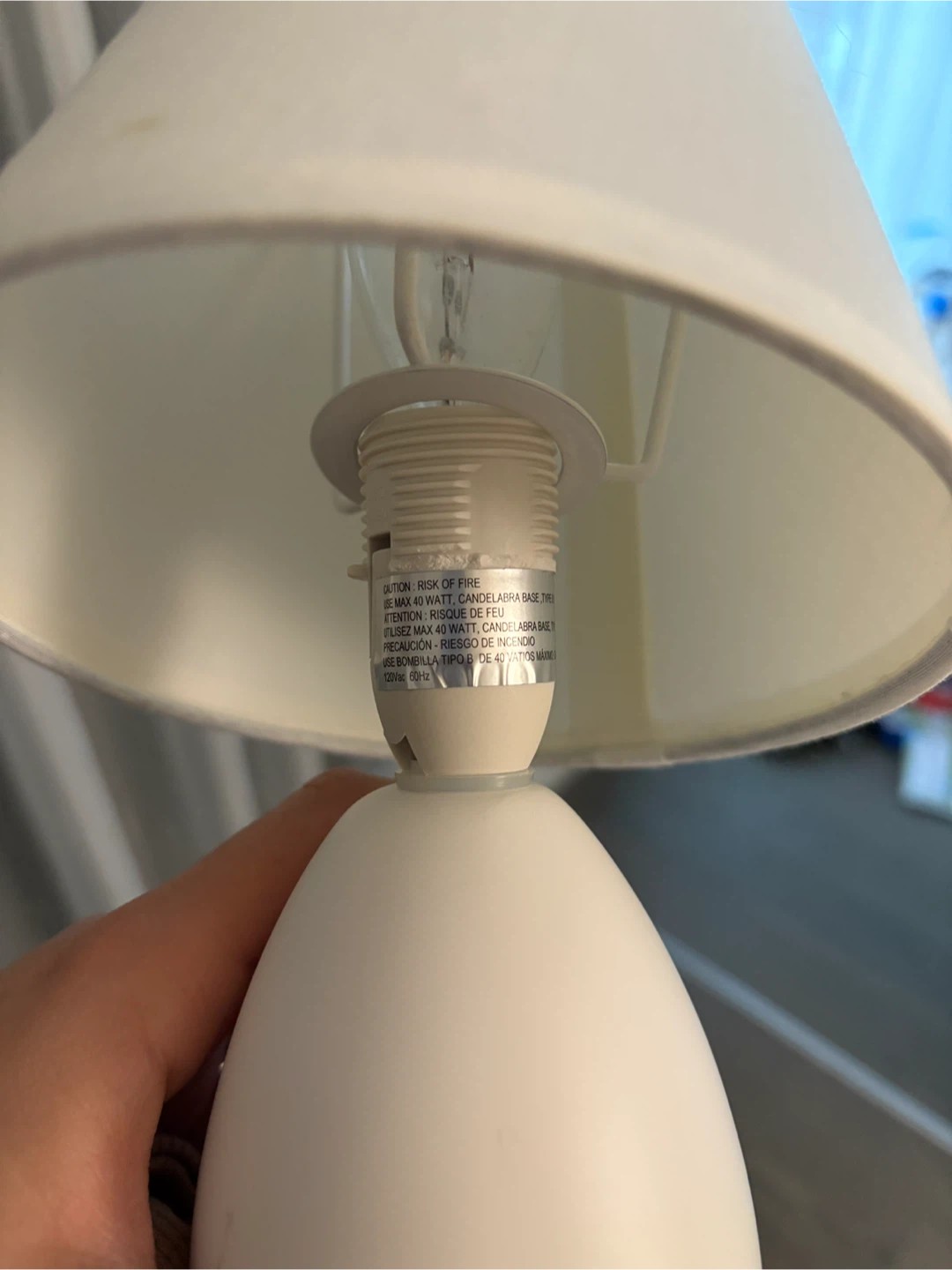 FREE white table lamp (NEEDS REPAIR - READ DESCRIPTION) - photo 2