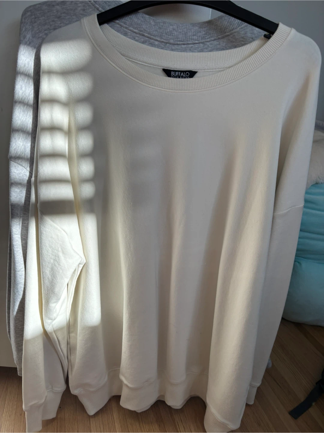 CLOTHING LOT NEED GONE ASAP - photo 4