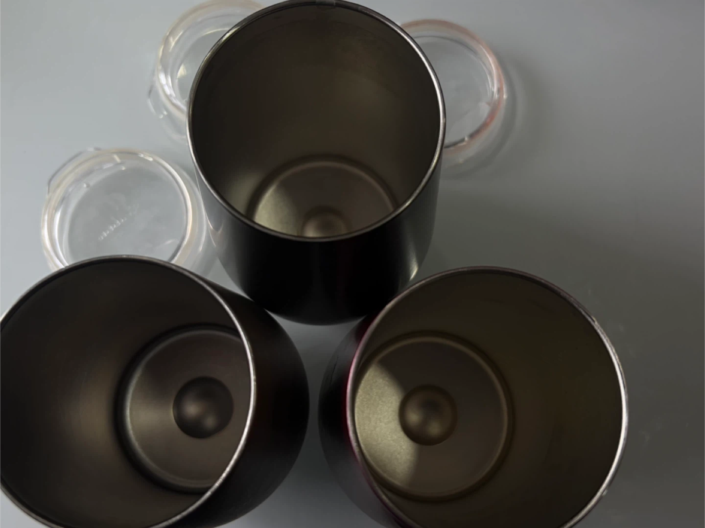 Set of 3 Stemless Wine Tumblers with Lids - Red, Black, and Gold - photo 3
