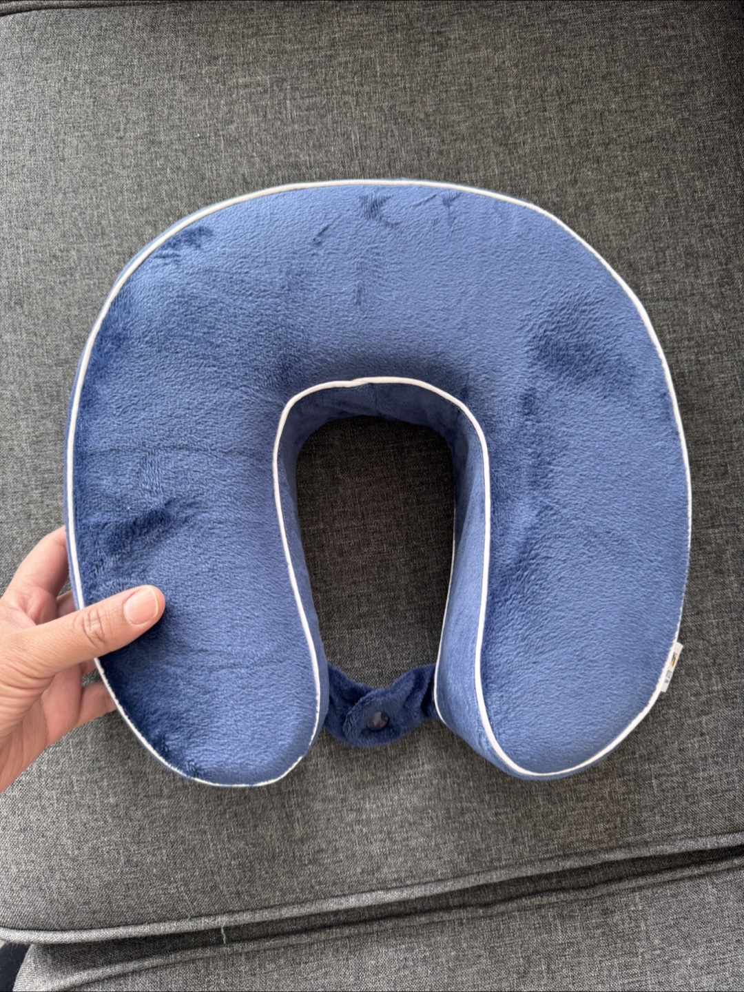 Travel neck pillow