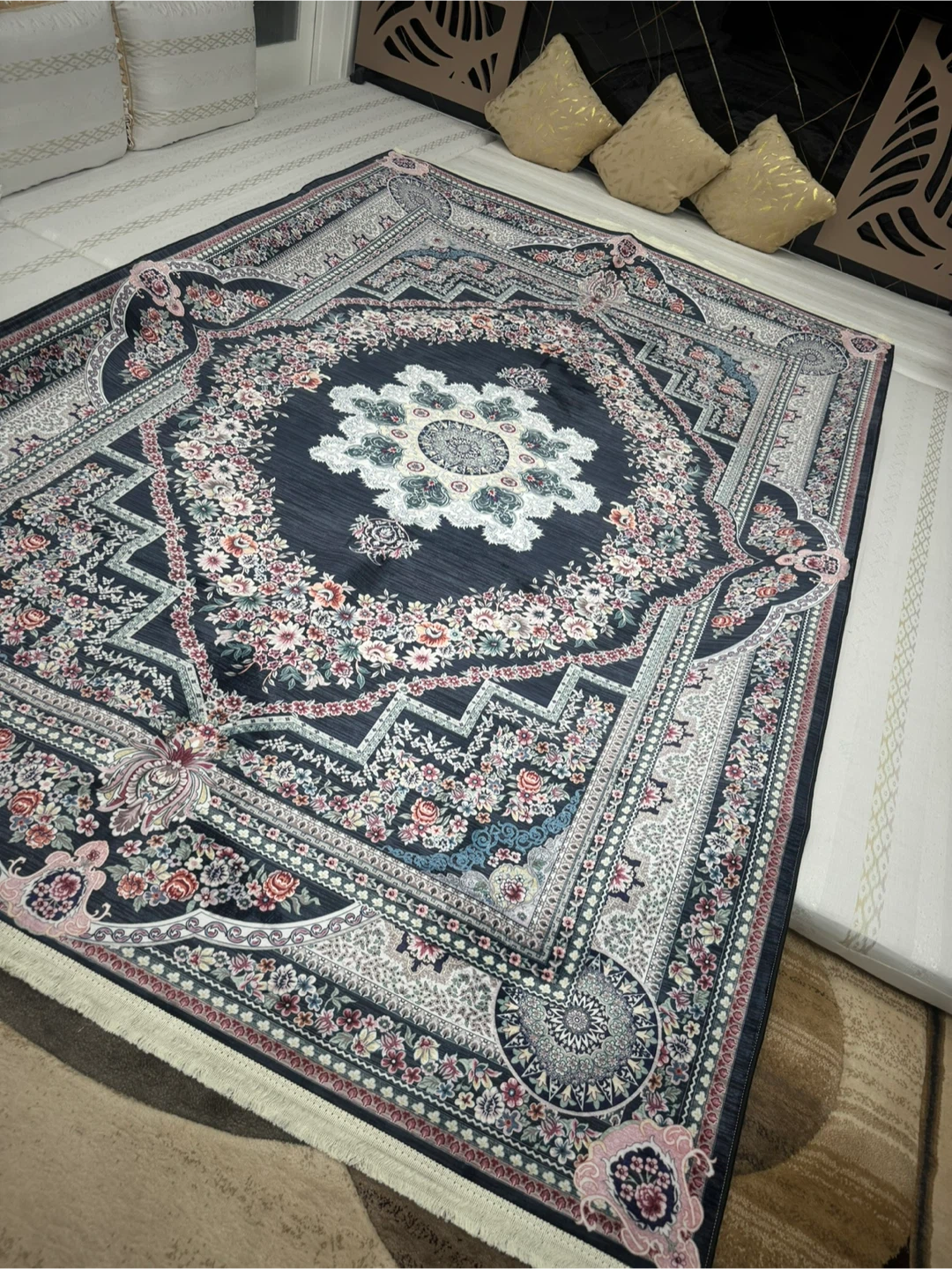 Persian-style Area Rug - photo 3