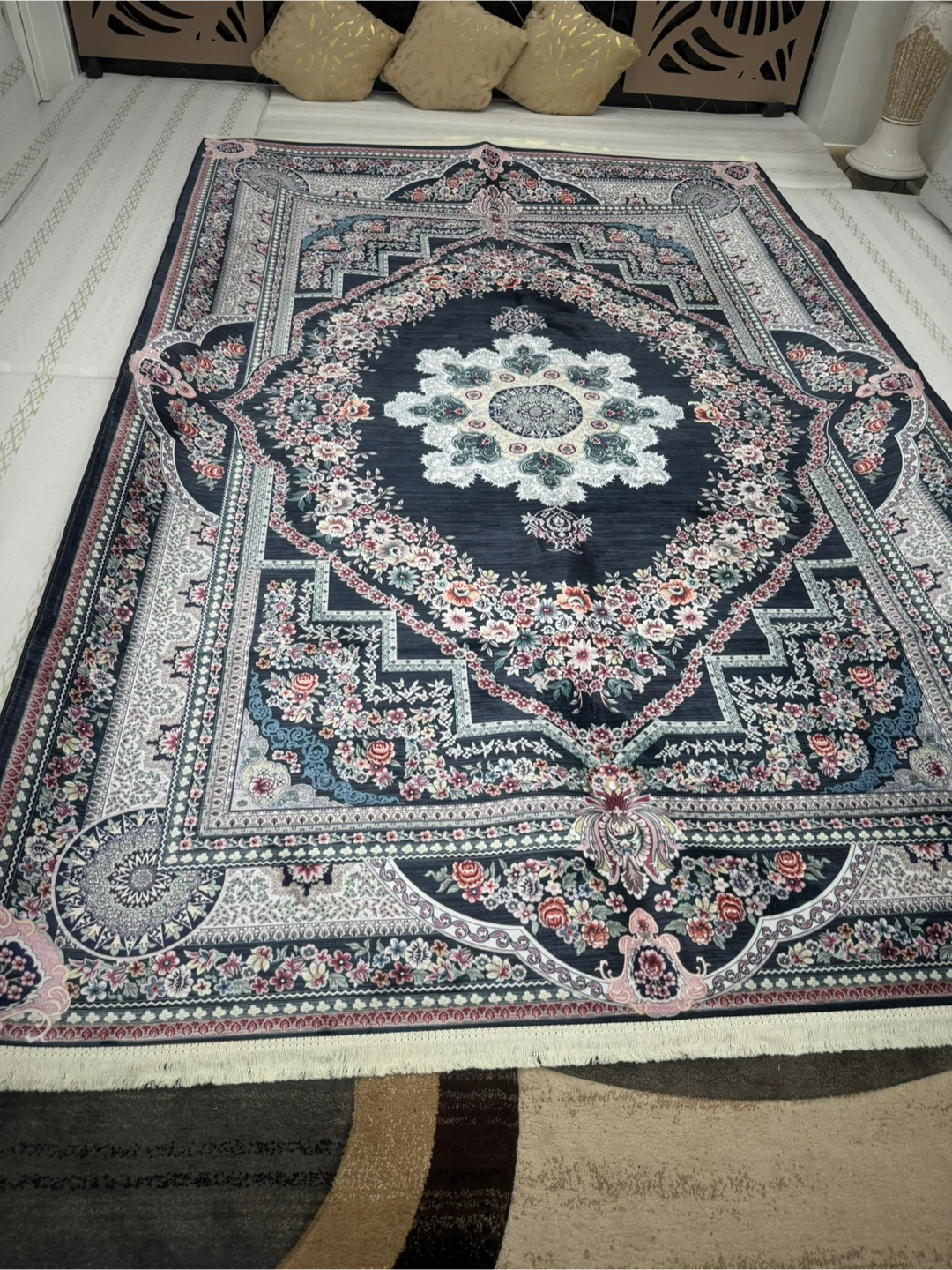 Persian-style Area Rug - photo 2