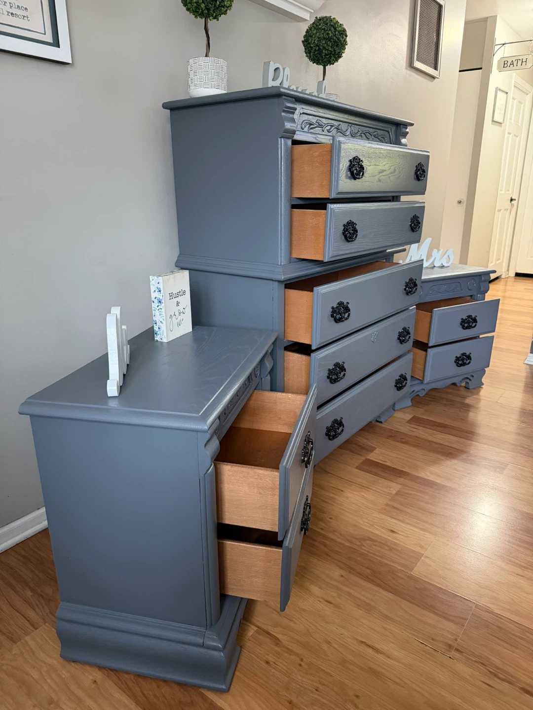✨🩶Gorgeous solid oak dresser set of 3🩶✨ - photo 3