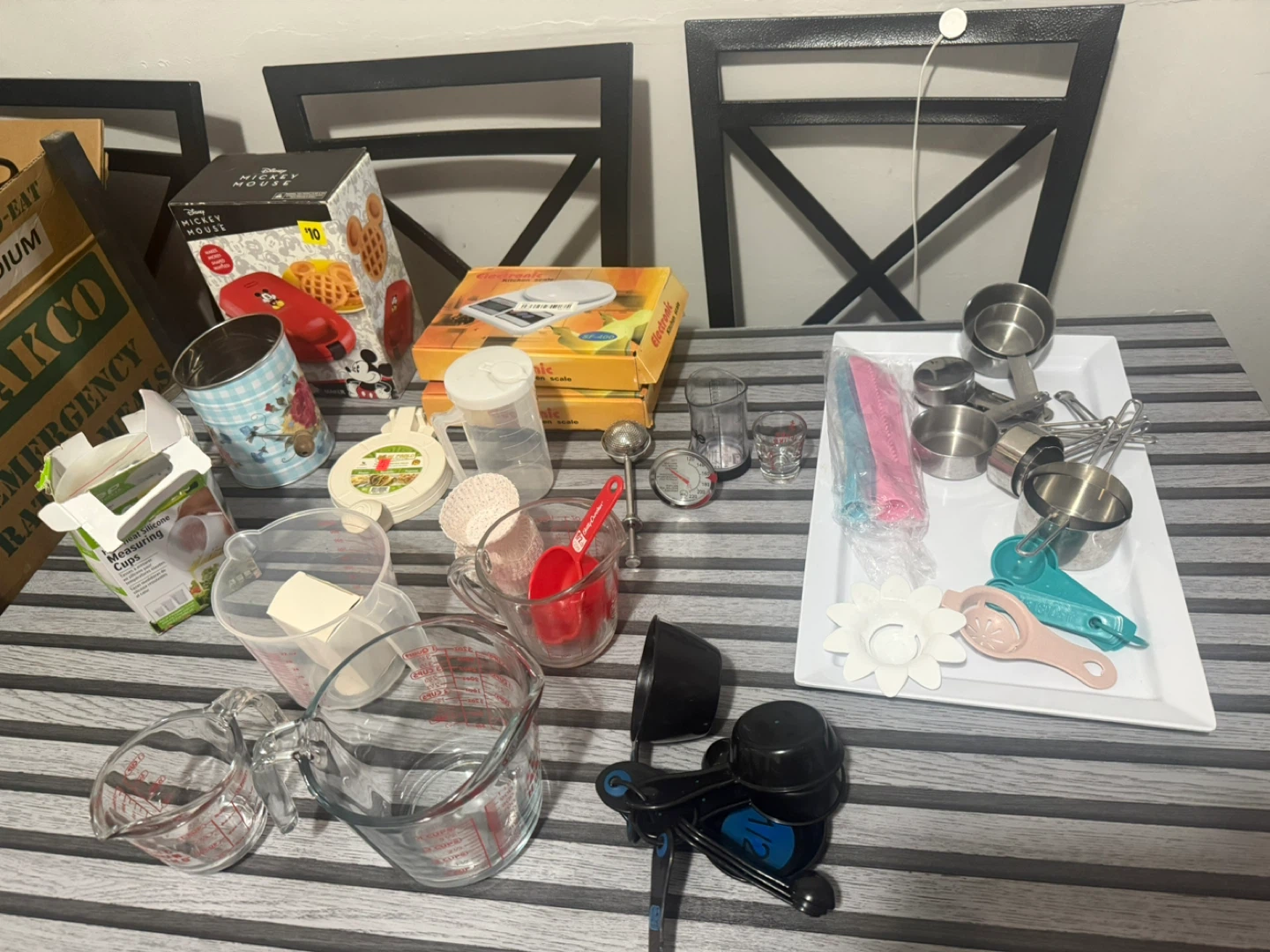 Baking Pan and Measuring Cup Set - photo 2