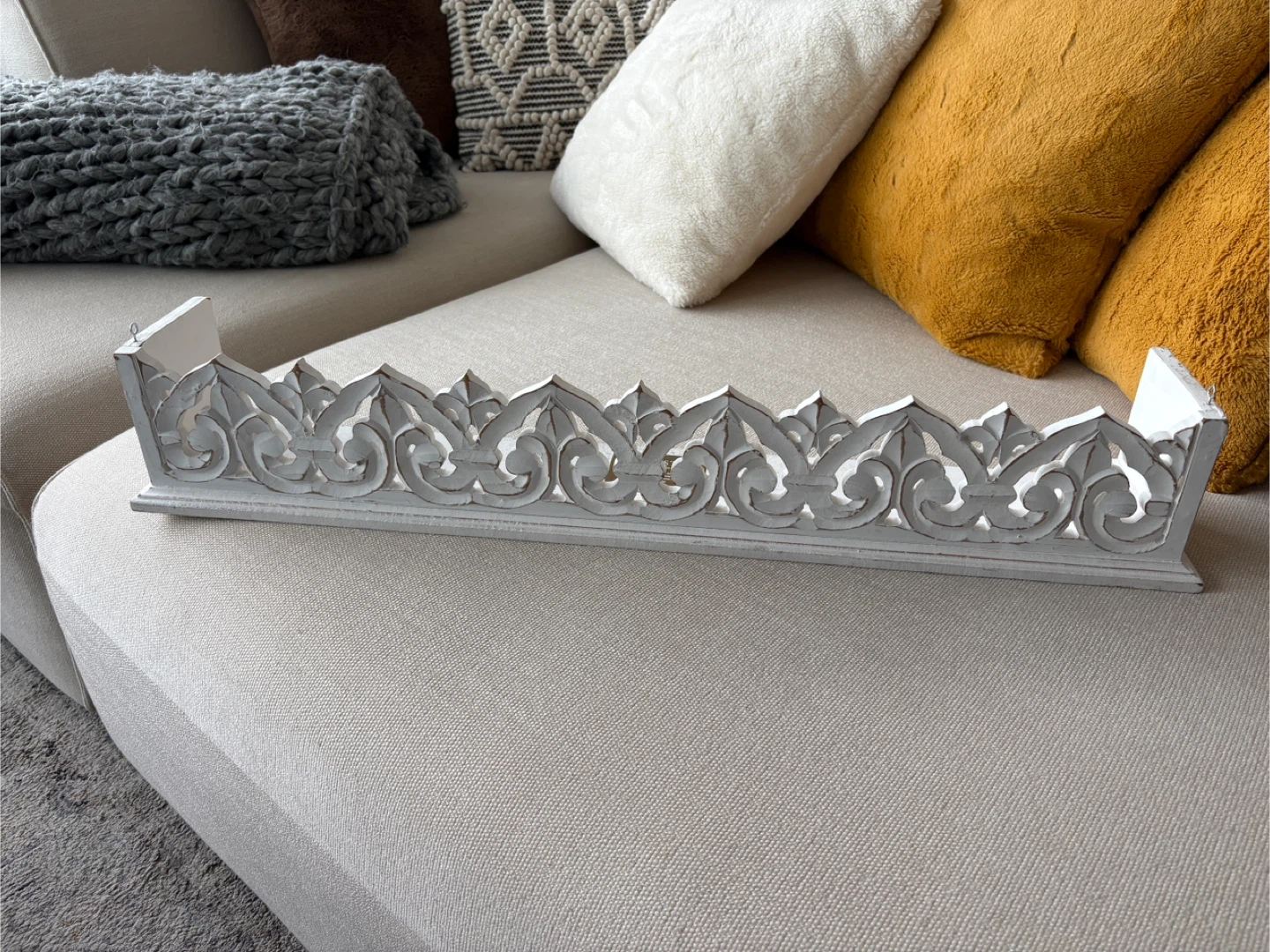 White Vintage Decorative Shelf