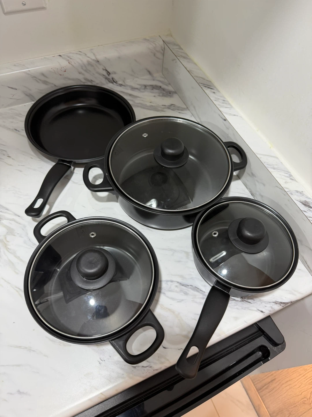 Small Black 4-Piece Cookware Set with Lids - photo 2
