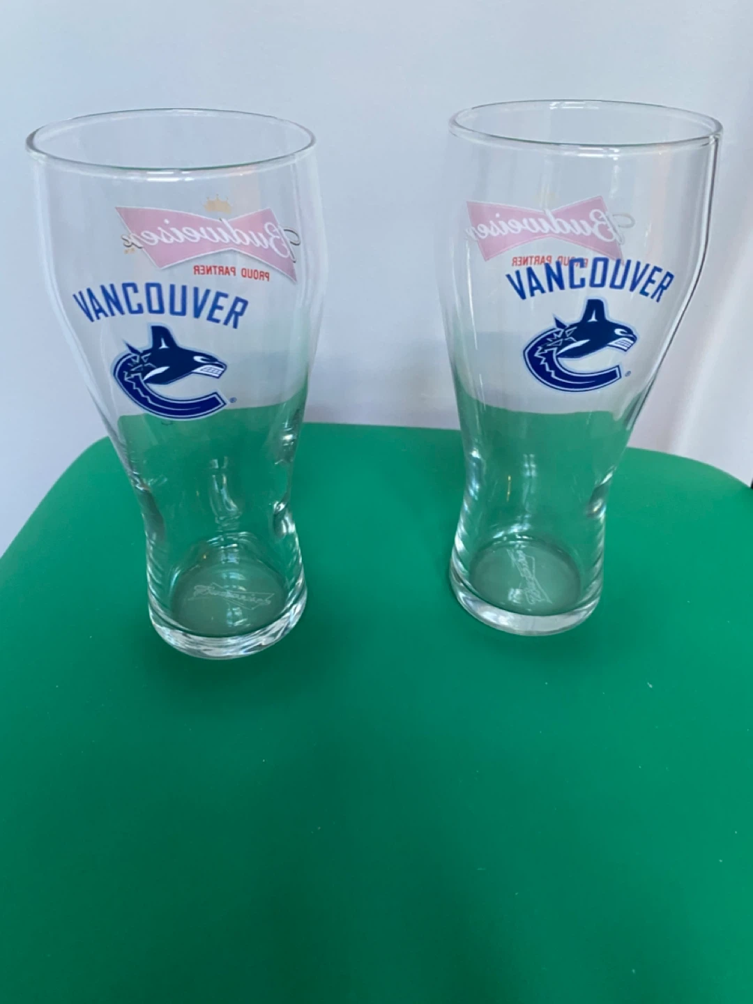 Budweiser Vancouver Canucks Pint Glasses (Set of 2)