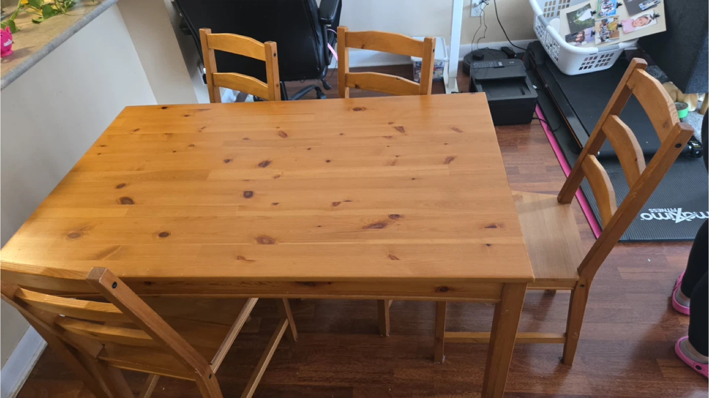 Free- dining table with chairs