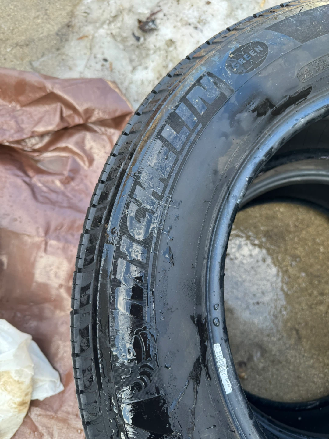 Michelin P265/60R18 Tire