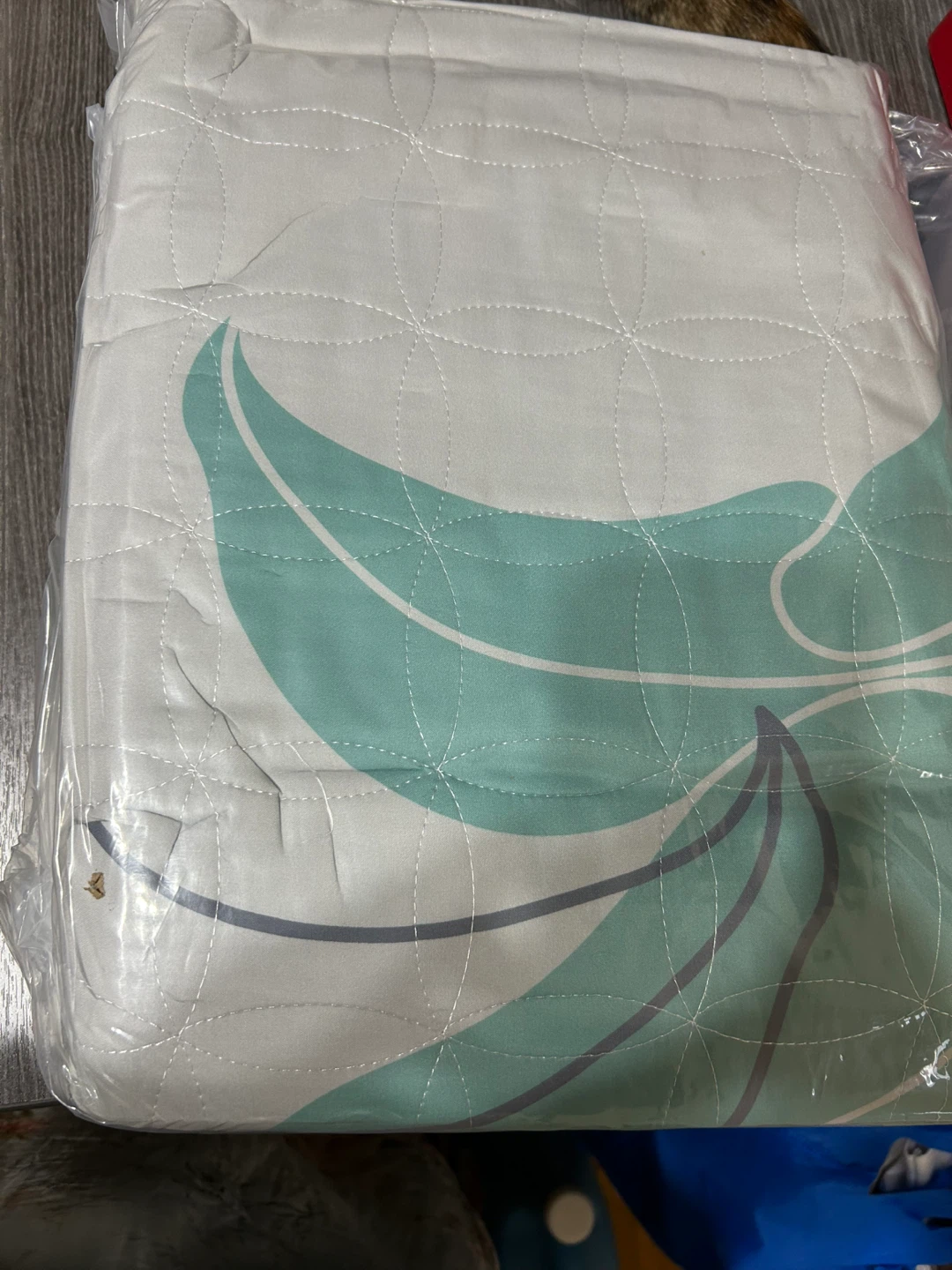 Brand New -REDMOON Quilt Set - QueenSize
