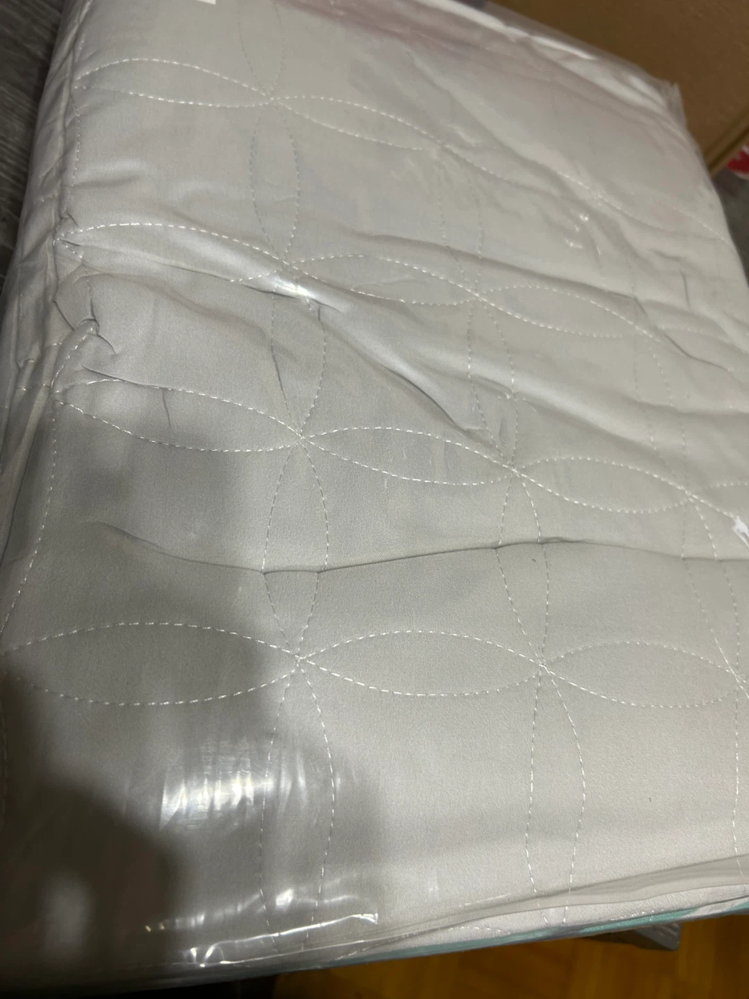Brand New -REDMOON Quilt Set - QueenSize - photo 2