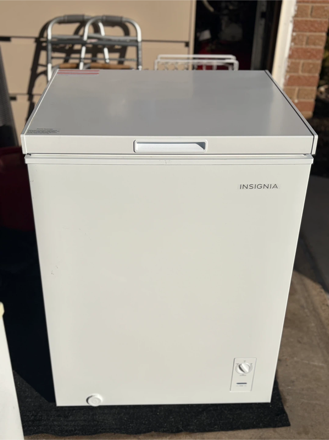 Insignia White Chest Freezer - photo 3