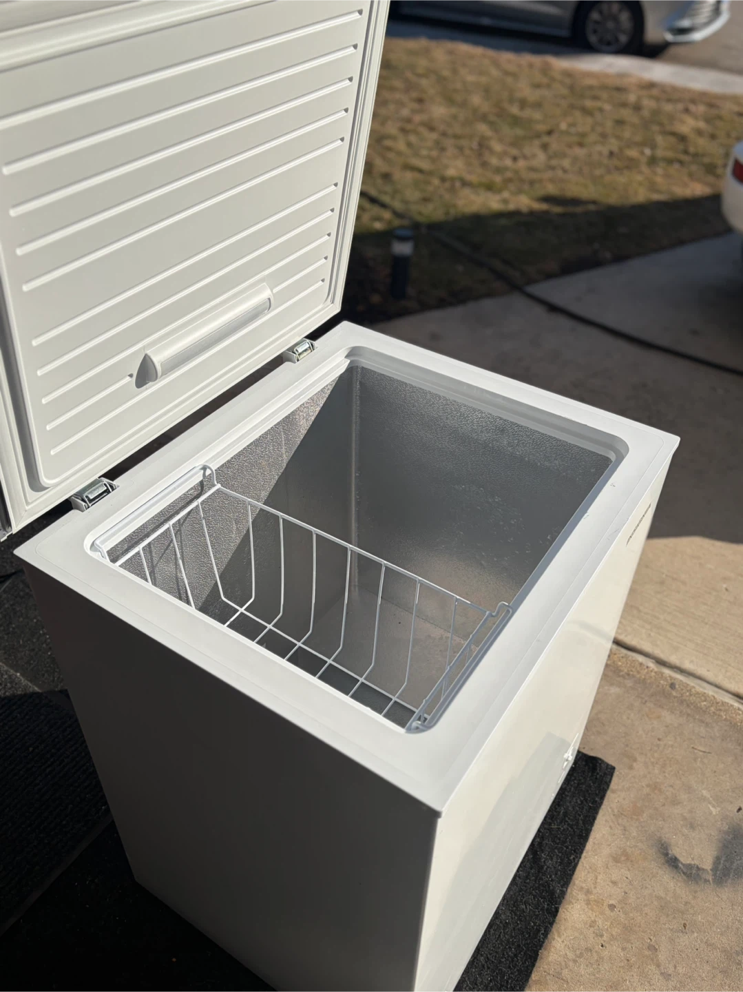 Insignia White Chest Freezer - photo 5