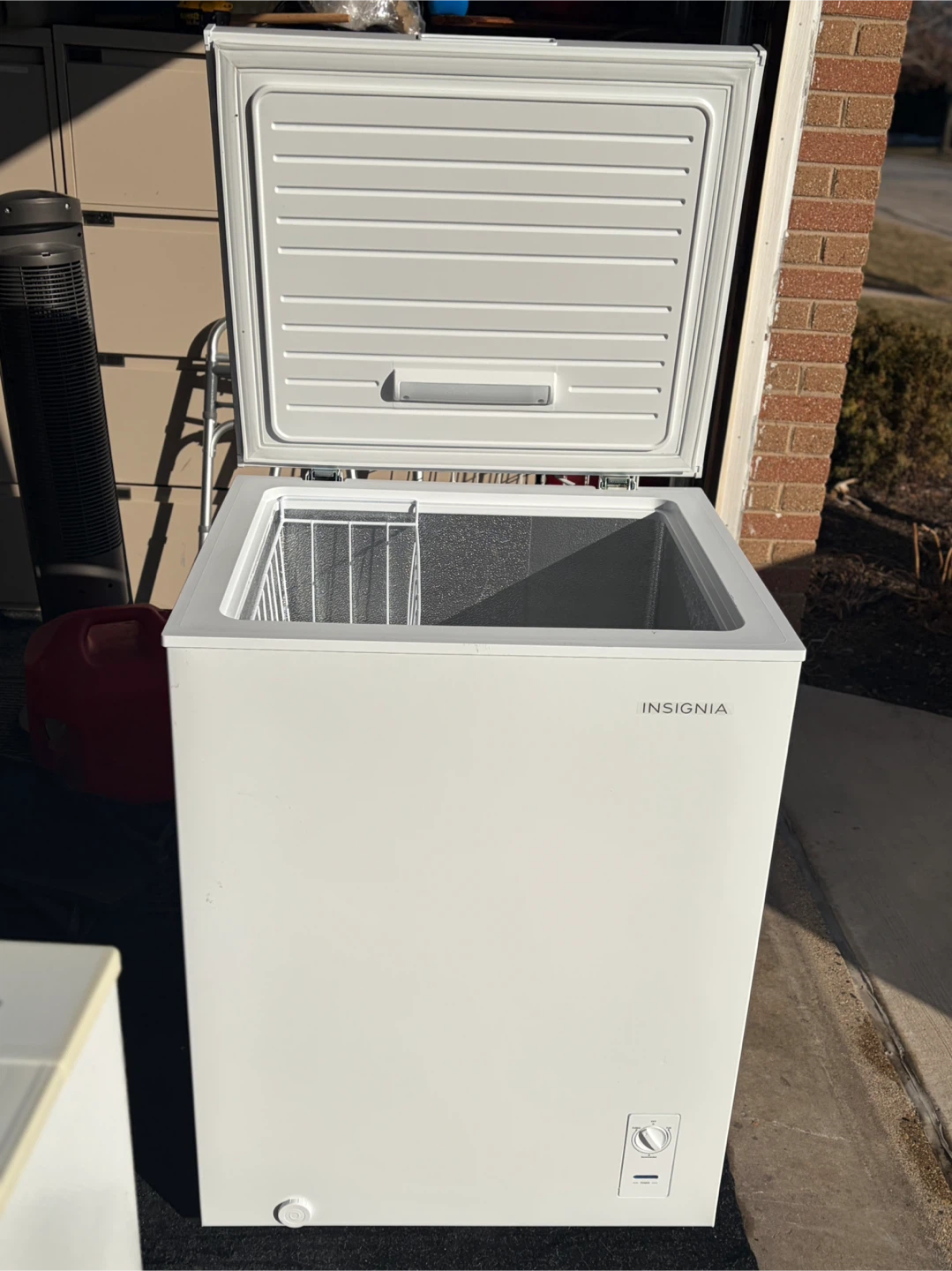 Insignia White Chest Freezer - photo 4