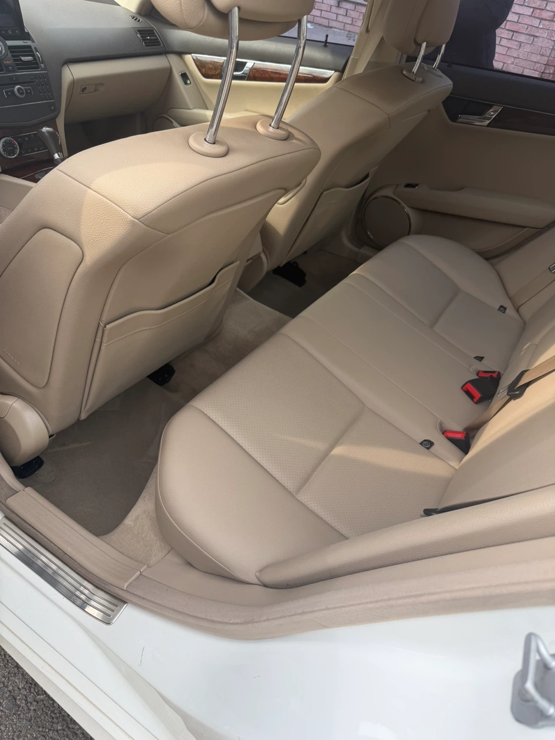 White Mercedes-Benz C300 Sedan - photo 4