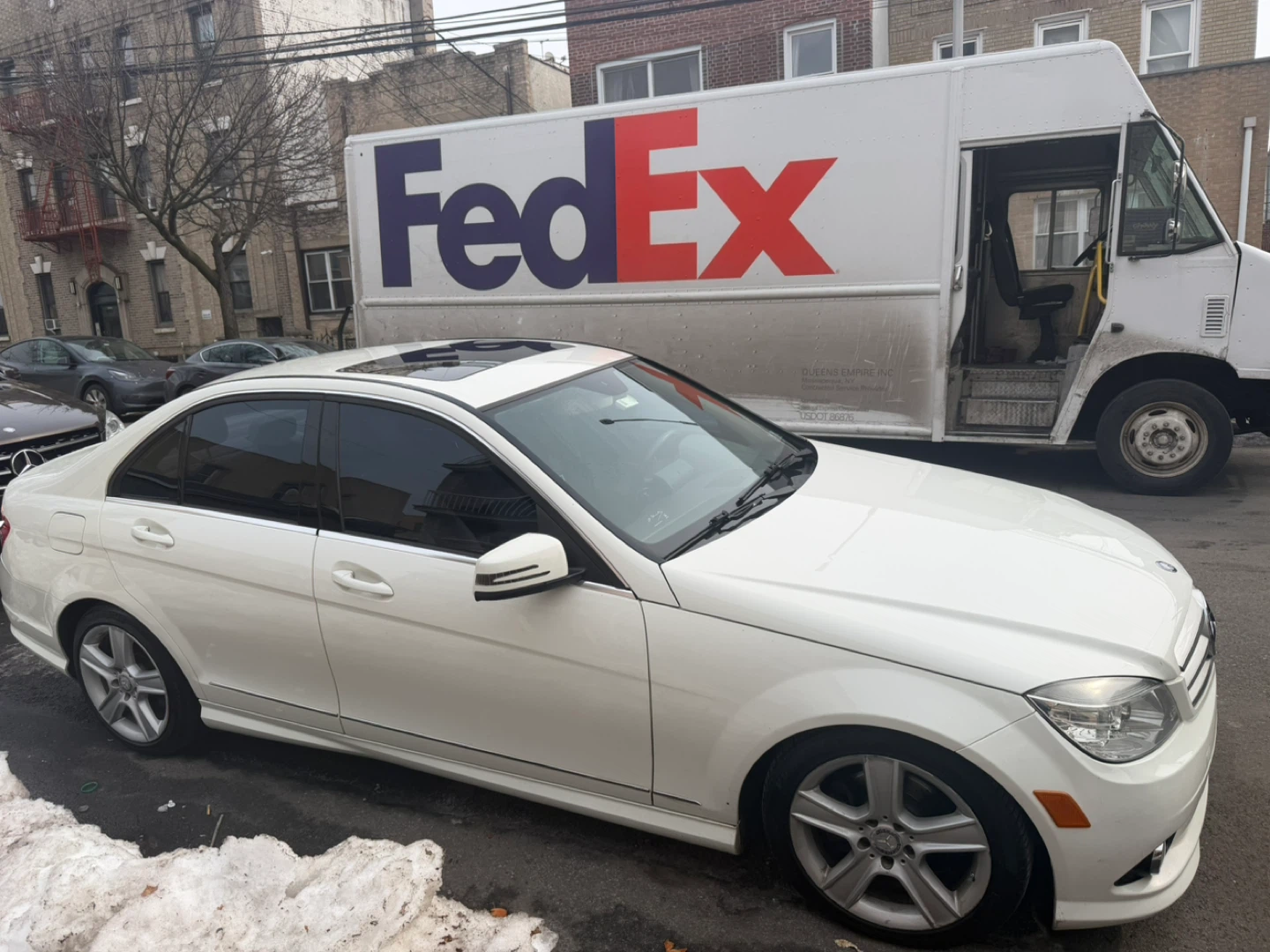 White Mercedes-Benz C300 Sedan - photo 3