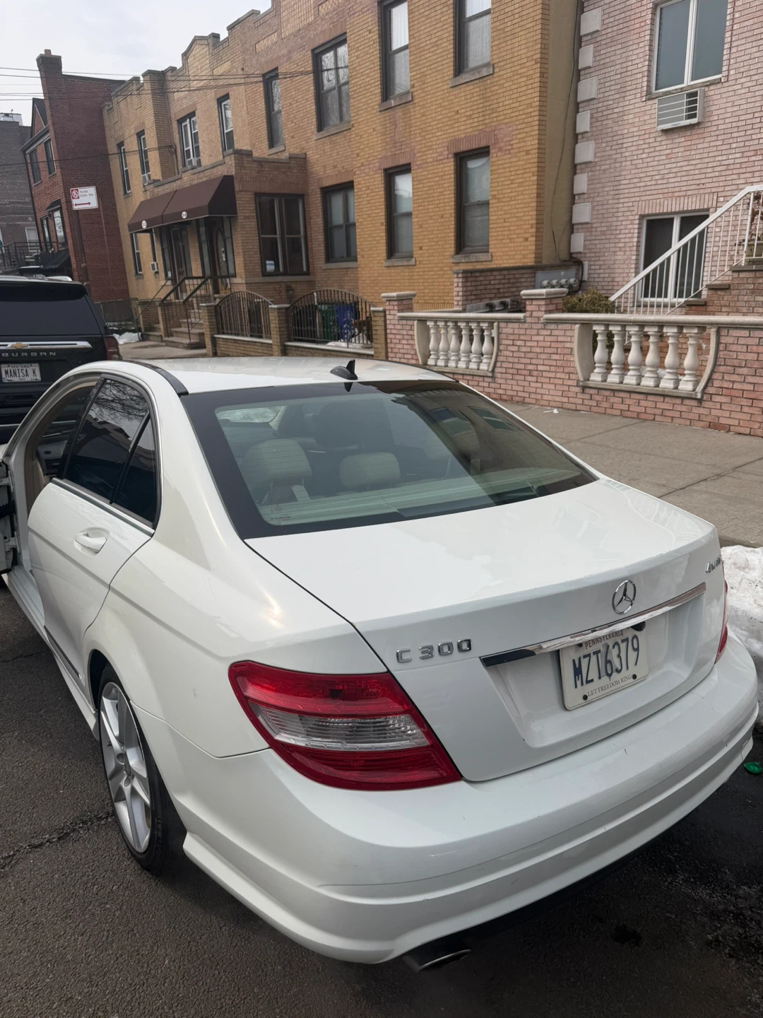 White Mercedes-Benz C300 Sedan - photo 2