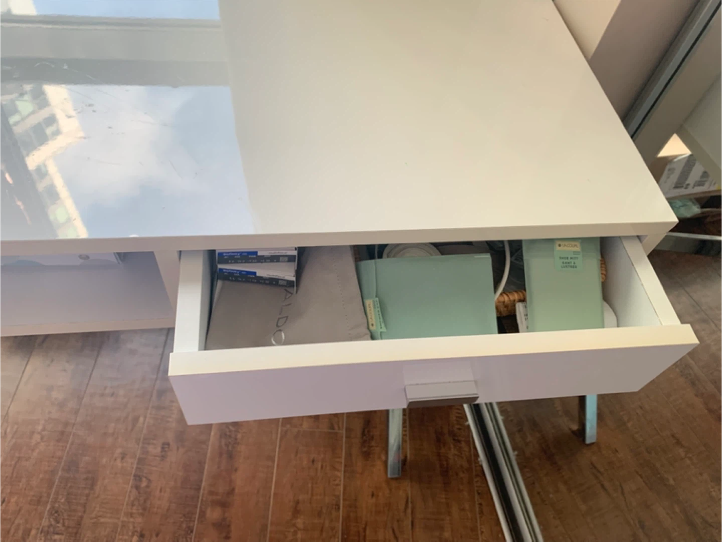 White High-Gloss Desk with Chrome Legs - photo 3