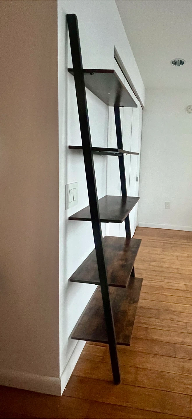 2 x identical leaning bookshelves - photo 2
