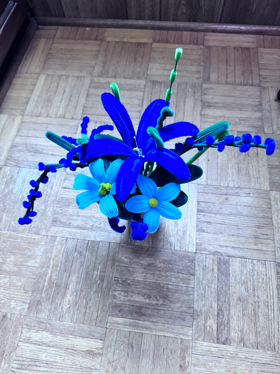 Pipe Cleaner Flowers - Blue and Light Blue - photo 5