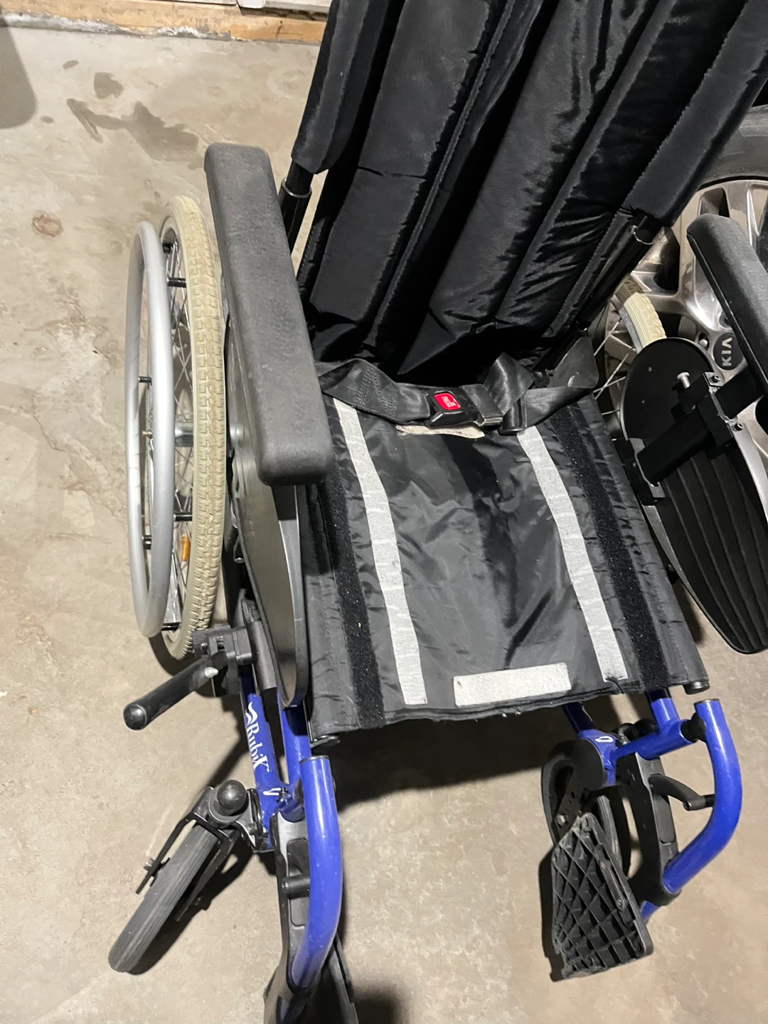 Lightweight Manual Wheelchair - photo 2
