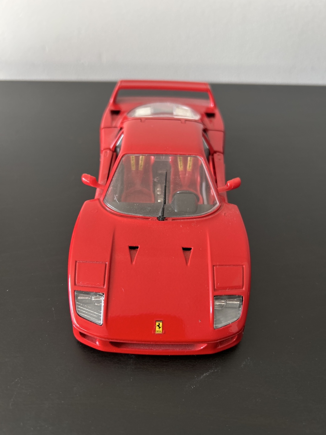 Burago Ferrari F40 Diecast Model Car 1:24 Scale Red