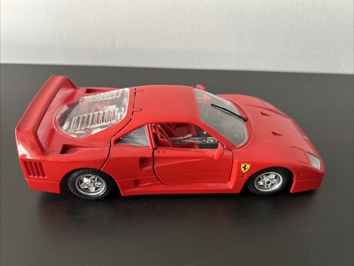 Burago Ferrari F40 Diecast Model Car 1:24 Scale Red - photo 4